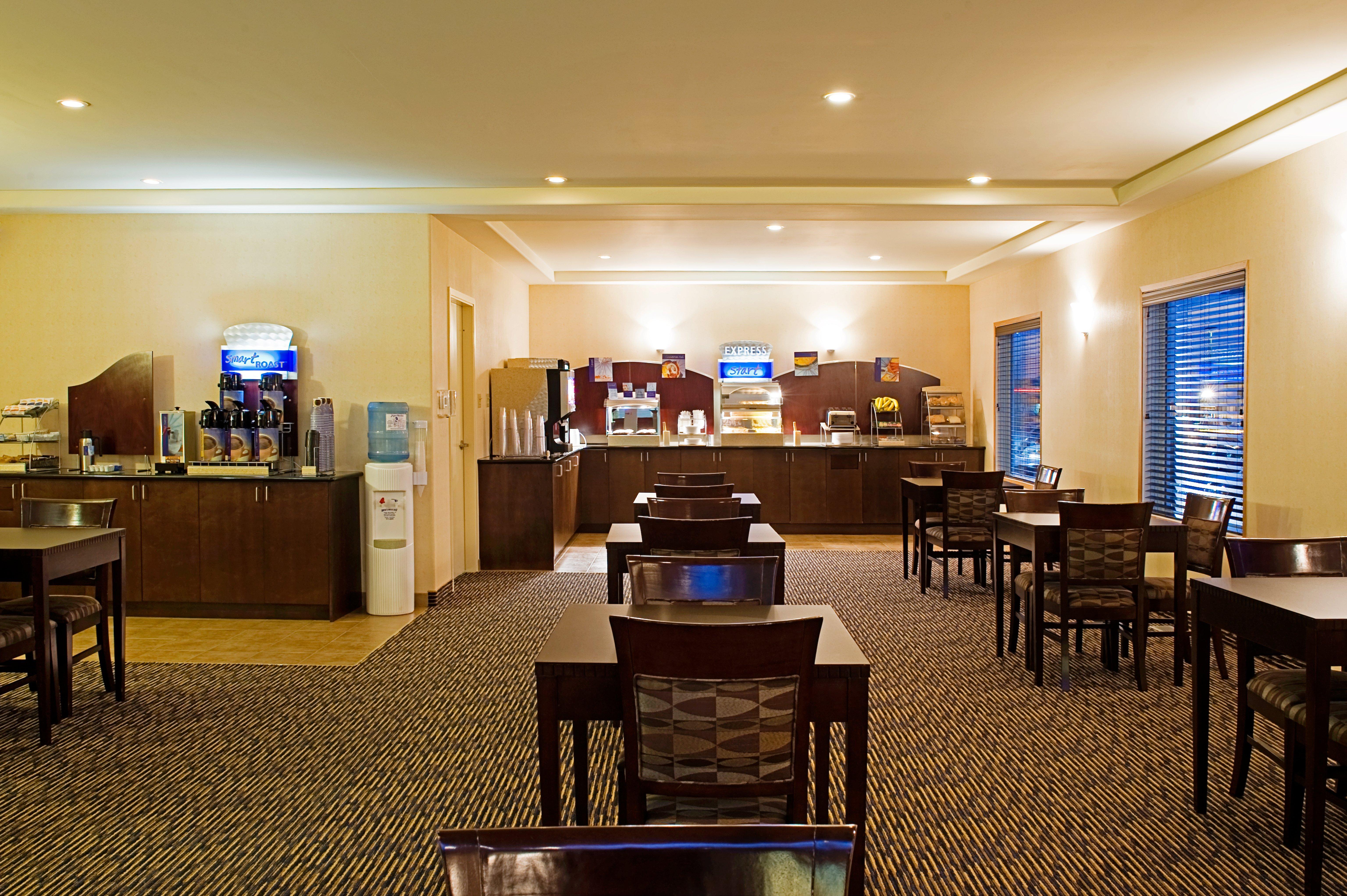 Holiday Inn Express & Suites-Regina-South By Ihg Bagian luar foto