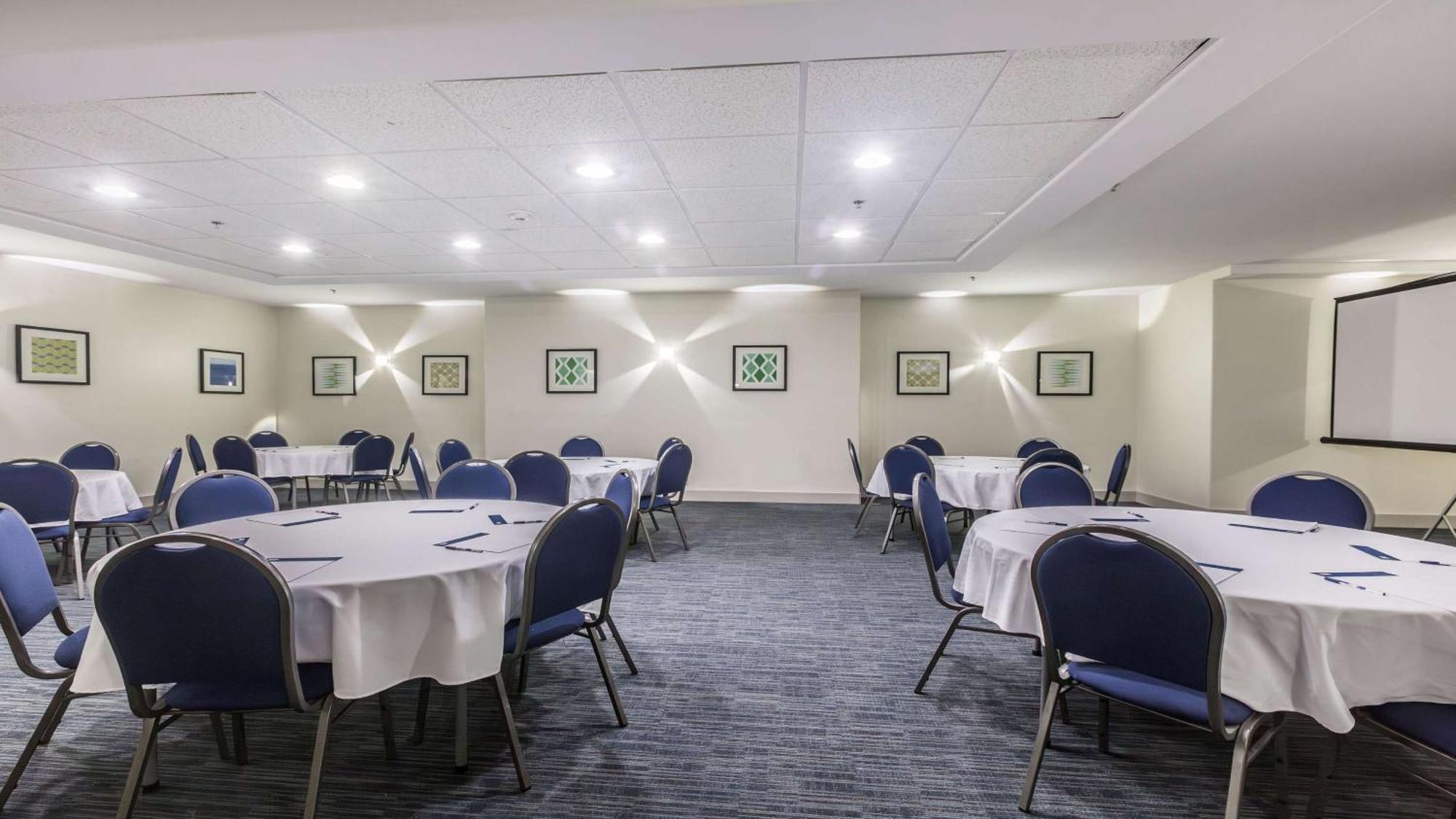Holiday Inn Express & Suites-Regina-South By Ihg Bagian luar foto