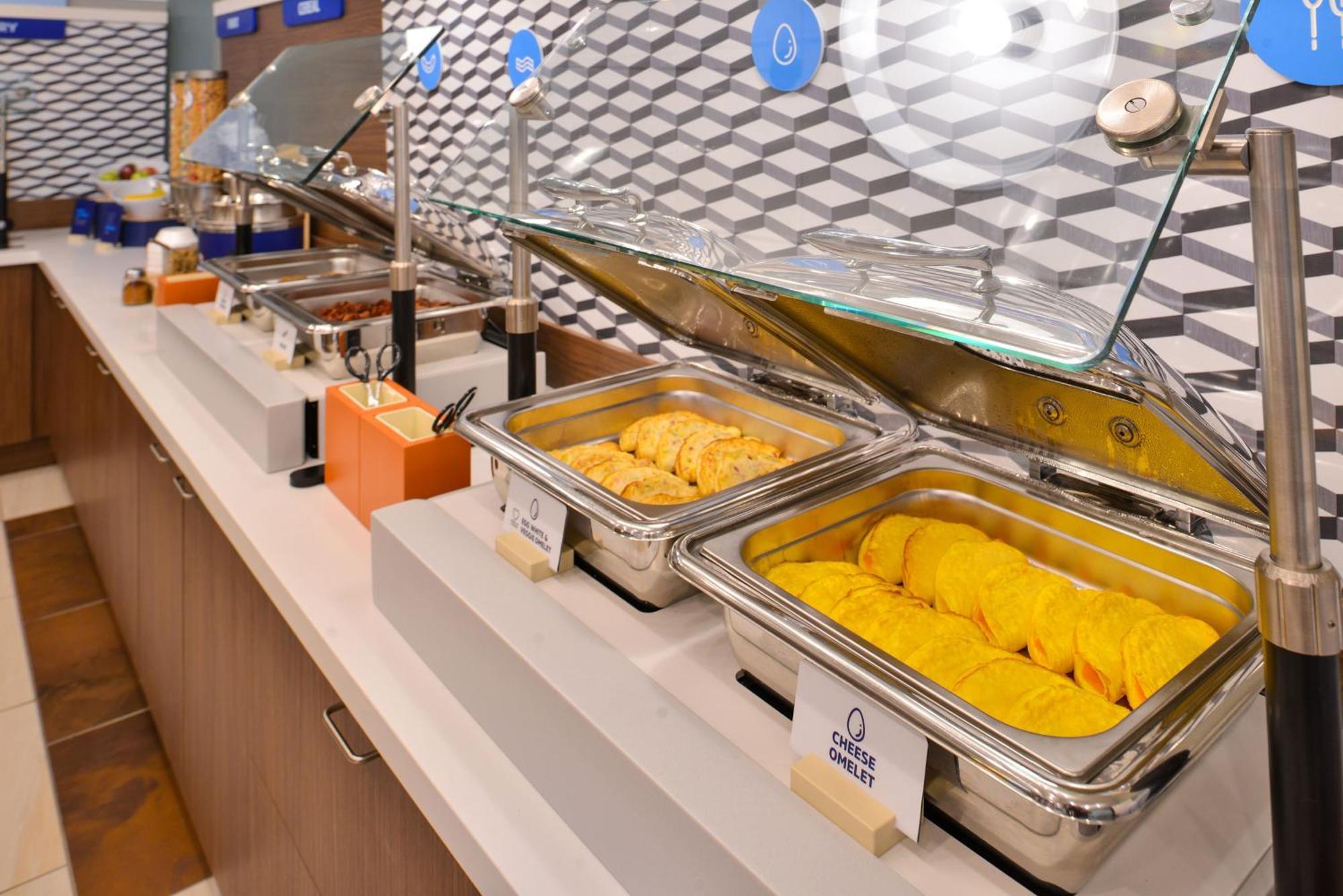 Holiday Inn Express & Suites-Regina-South By Ihg Bagian luar foto