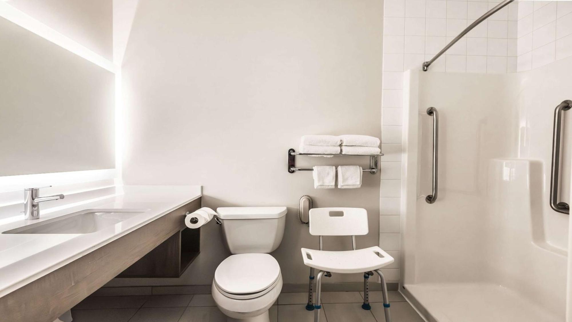 Holiday Inn Express & Suites-Regina-South By Ihg Bagian luar foto